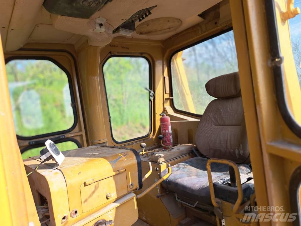 Komatsu D85A Bulldozer på larvebånd