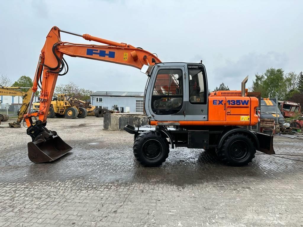Hitachi EX135W Gravemaskiner på hjul