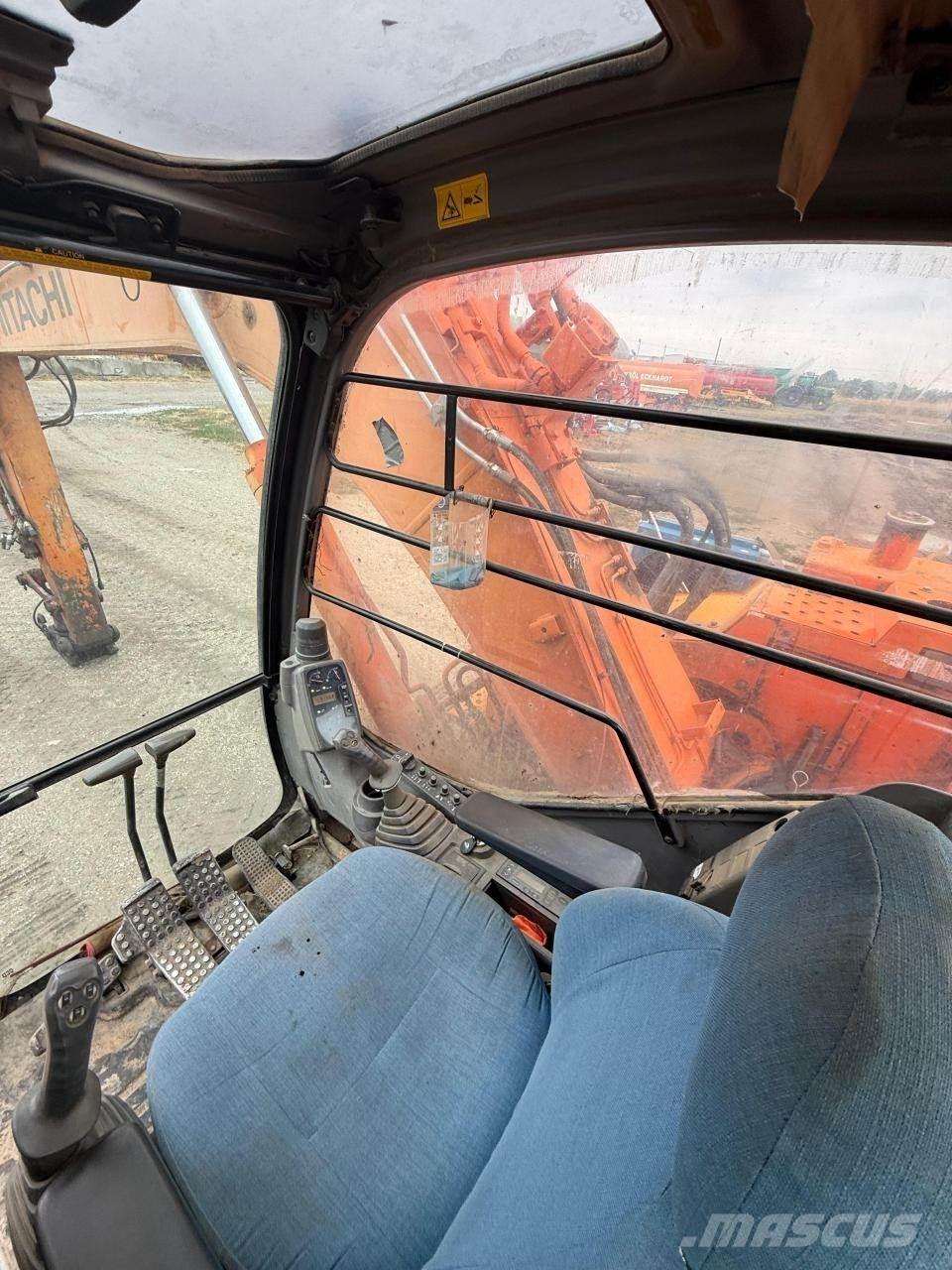 Hitachi ZX135US Gravemaskiner på larvebånd