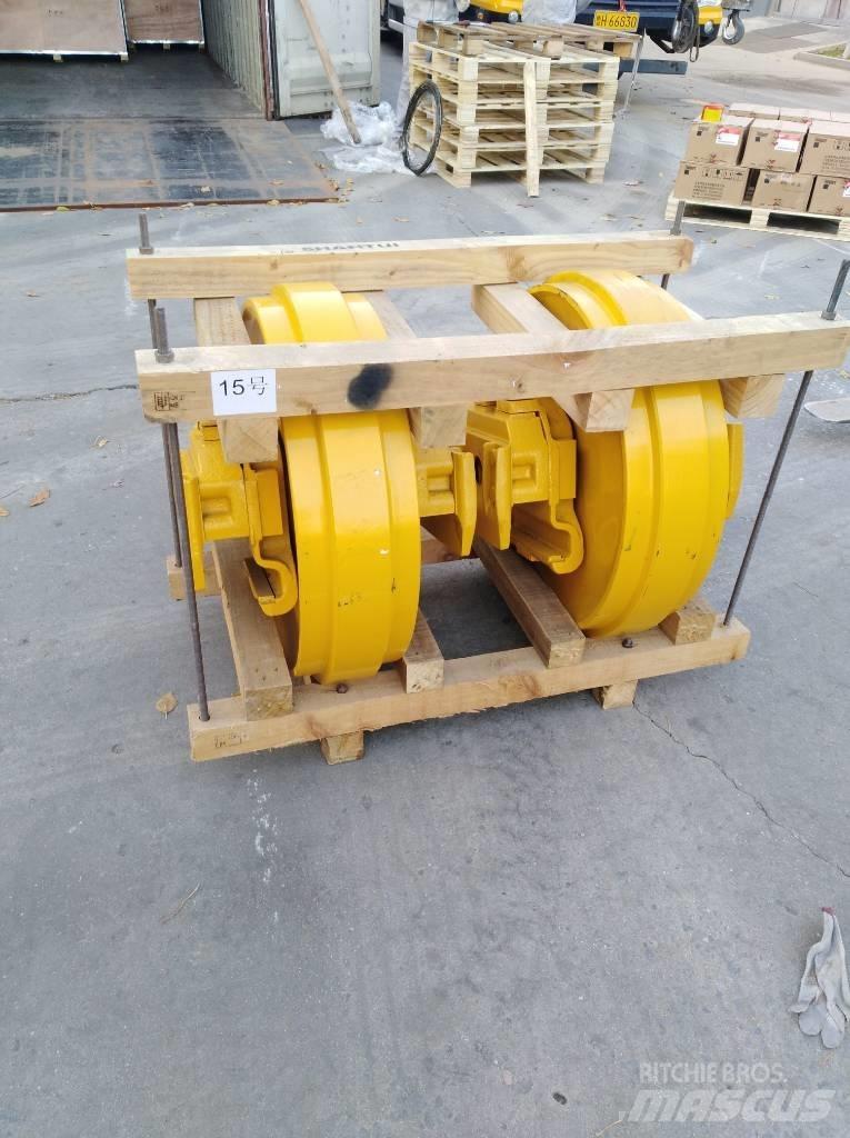 Komatsu D85E-18 Bånd, kæder og understel