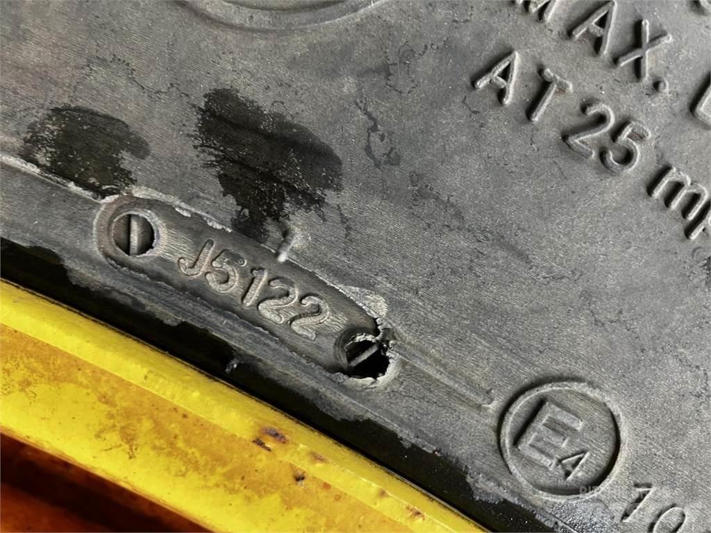 BKT 270/95R32 Hjul, Dæk og Fælge