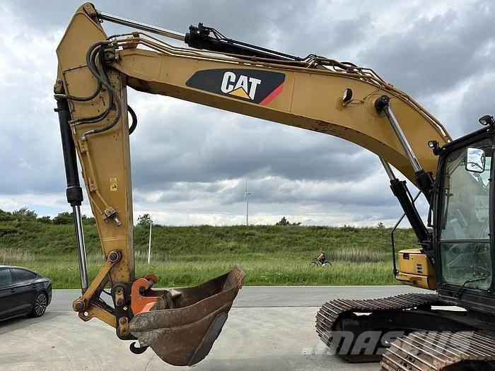 CAT 320FL Gravemaskiner på larvebånd
