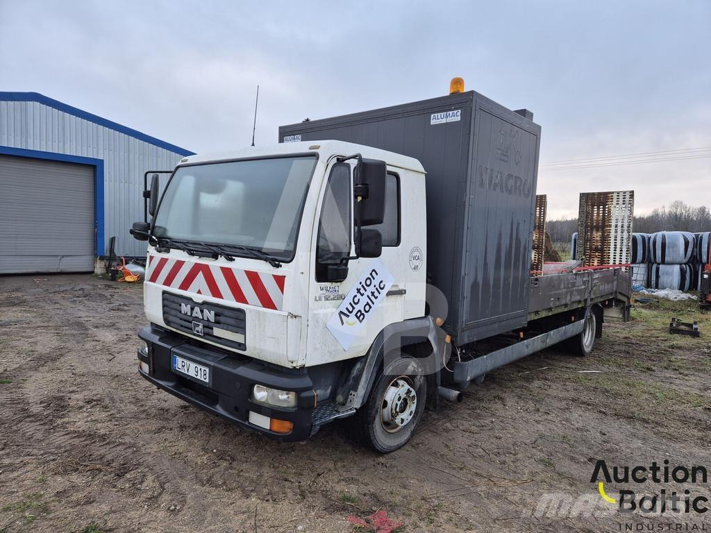 MAN LE 12.220 Lastbil med lad/Flatbed