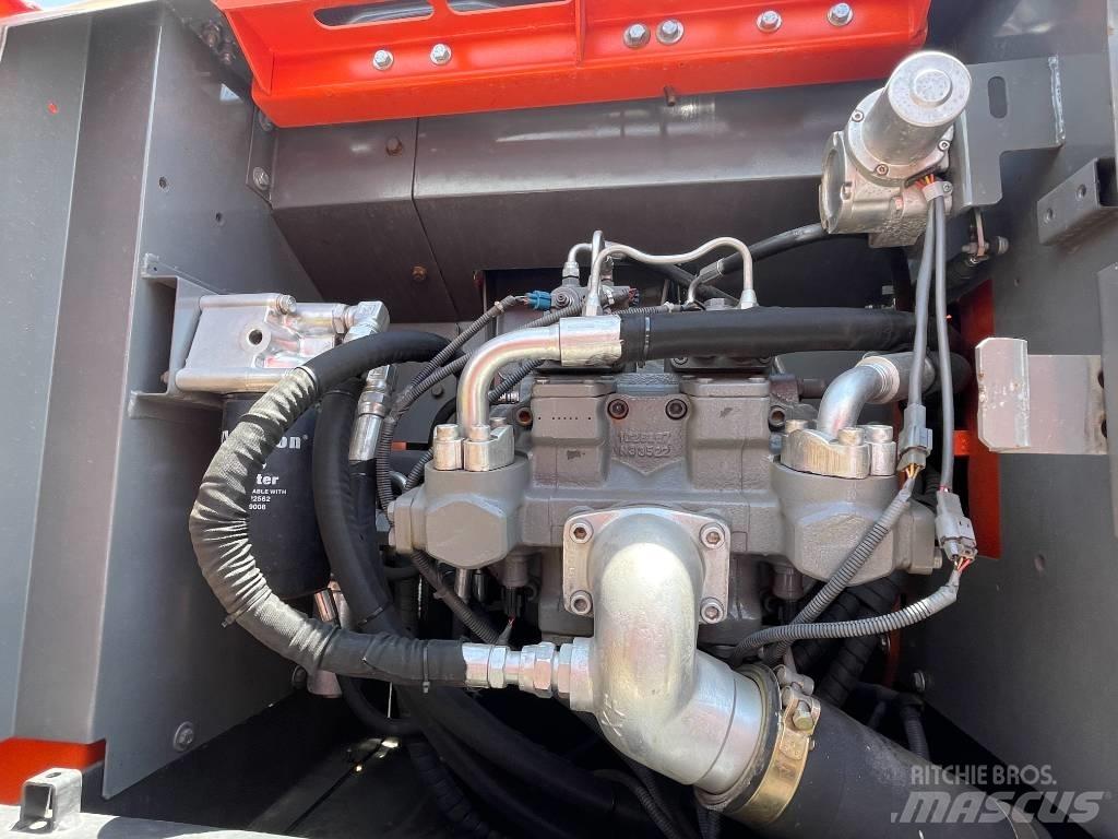 Hitachi ZX 200 Gravemaskiner på larvebånd