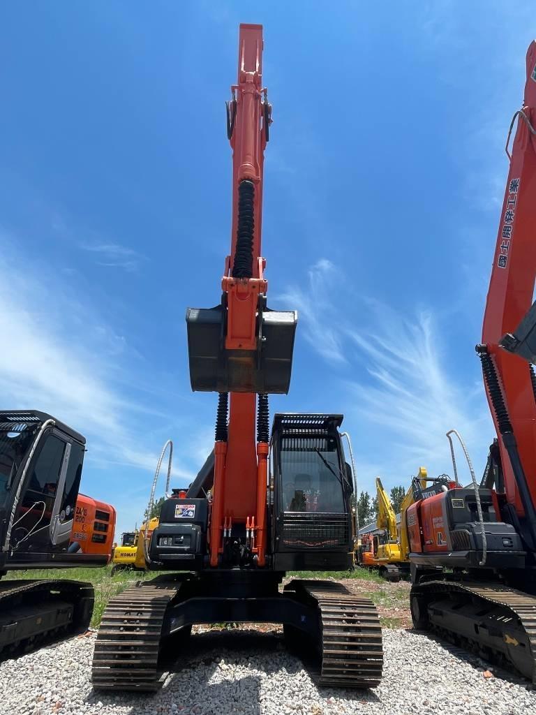 Hitachi ZX 200 Gravemaskiner på larvebånd