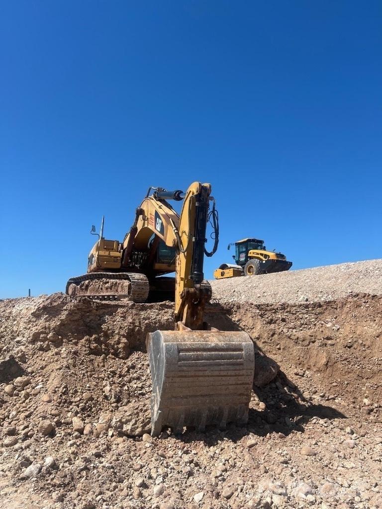 CAT 330 D L ME Gravemaskiner på larvebånd