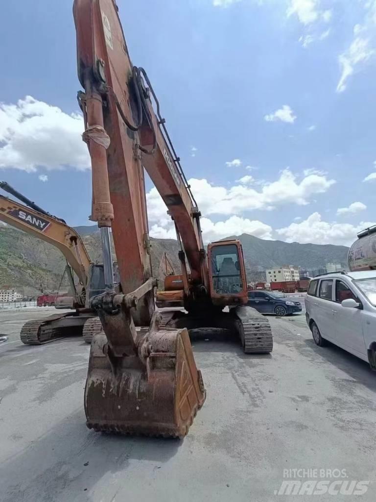 Doosan DX 225 Gravemaskiner på larvebånd