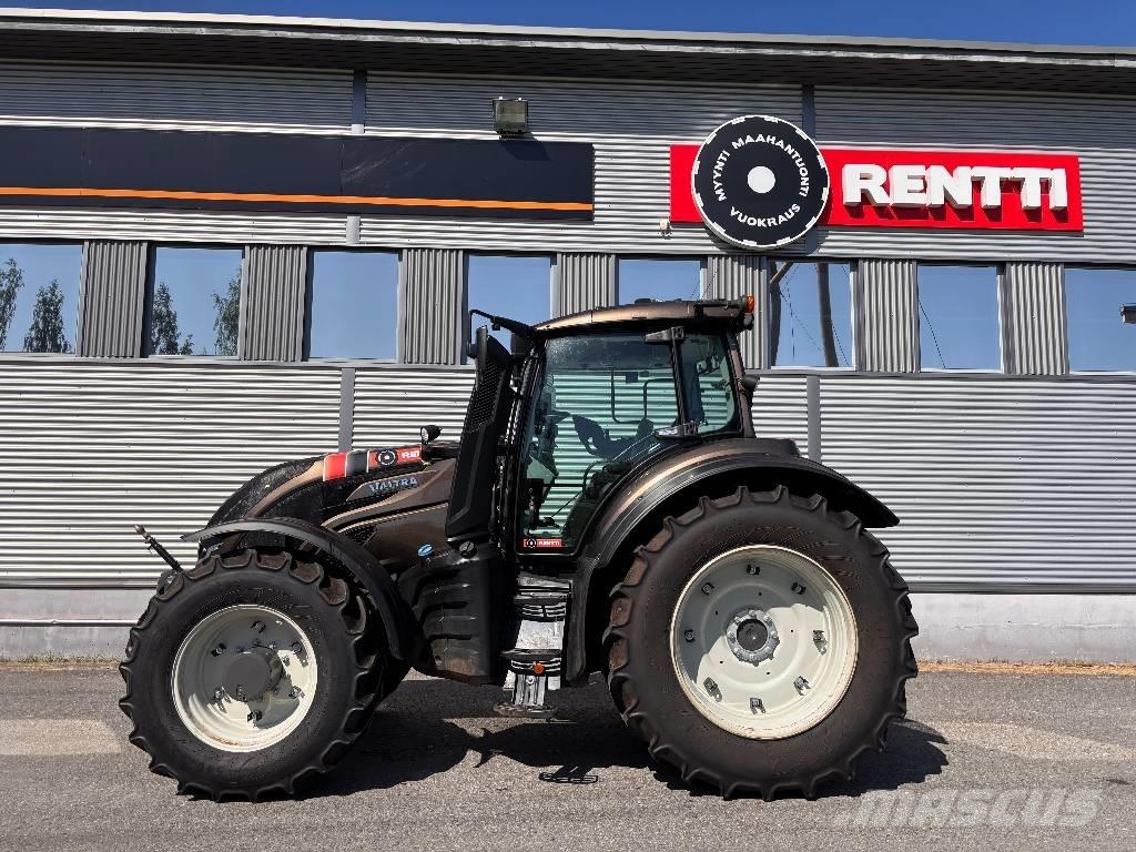 Valtra T 215 Versu Traktorer