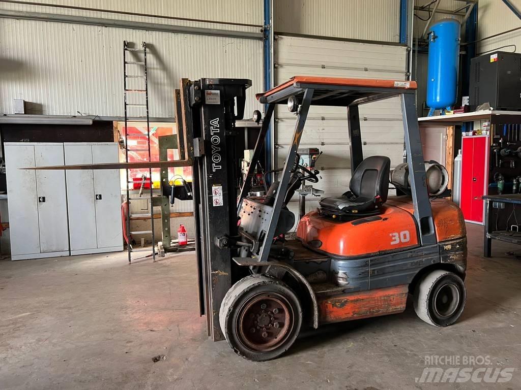 Toyota 02-6 FG F 30 LPG gaffeltrucks