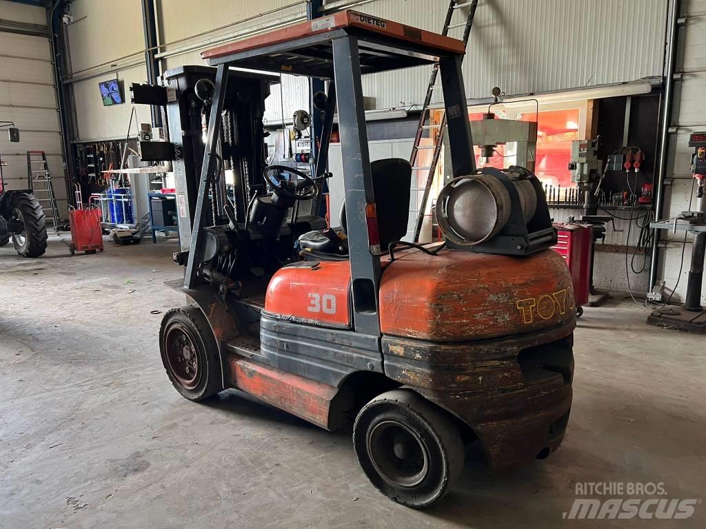 Toyota 02-6 FG F 30 LPG gaffeltrucks