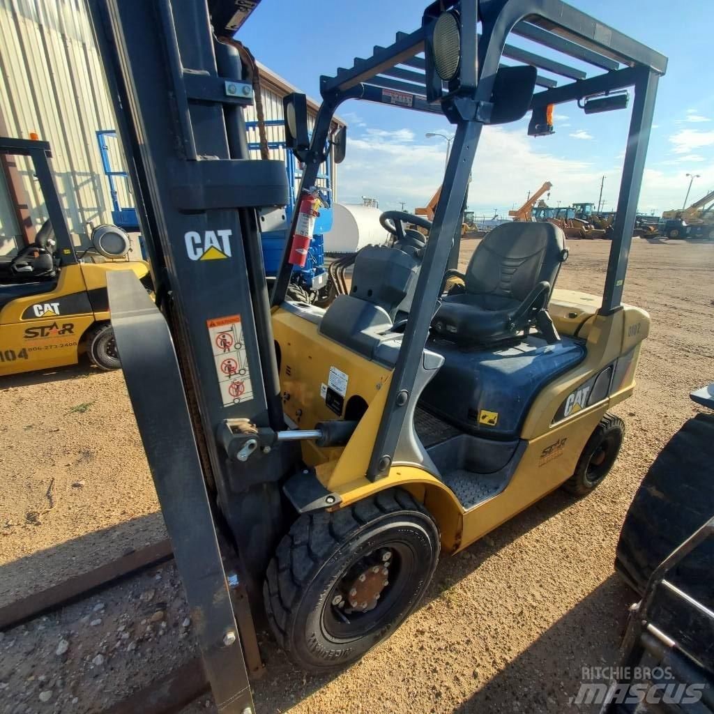 CAT DP 25 N Gaffeltrucks - andre