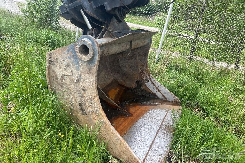 Liebherr R 946 Gravemaskiner på larvebånd