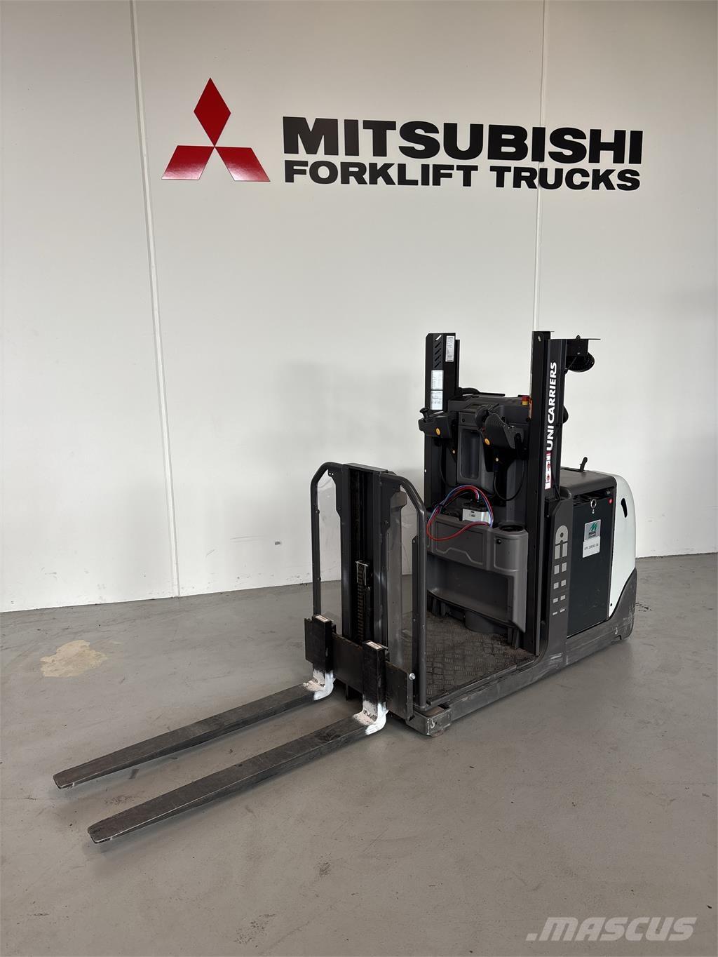 UniCarriers EPL100 Plukketruck, lav