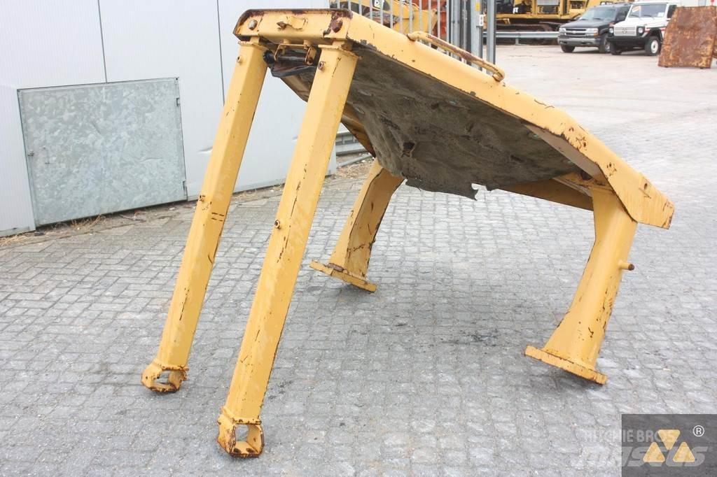 CAT D8N O-rops cab Kabiner og interiør