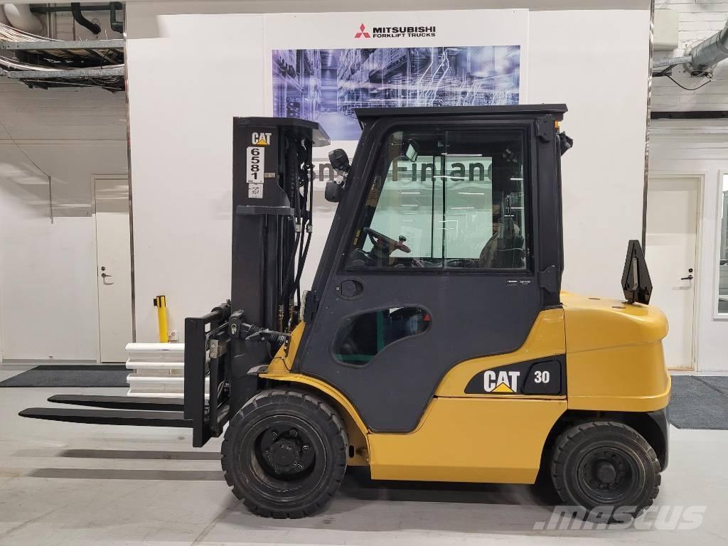 CAT DP 30 N Diesel gaffeltrucks