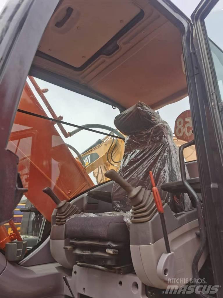 Hitachi ZX 210 Gravemaskiner på larvebånd