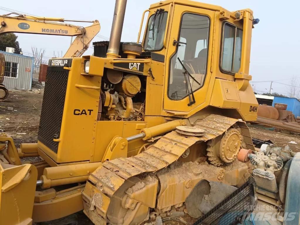 CAT D 4 H Bulldozer på larvebånd