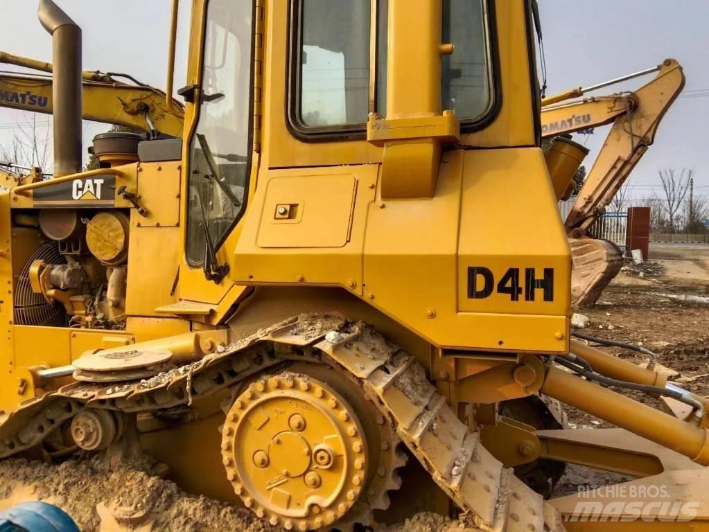 CAT D 4 H Bulldozer på larvebånd