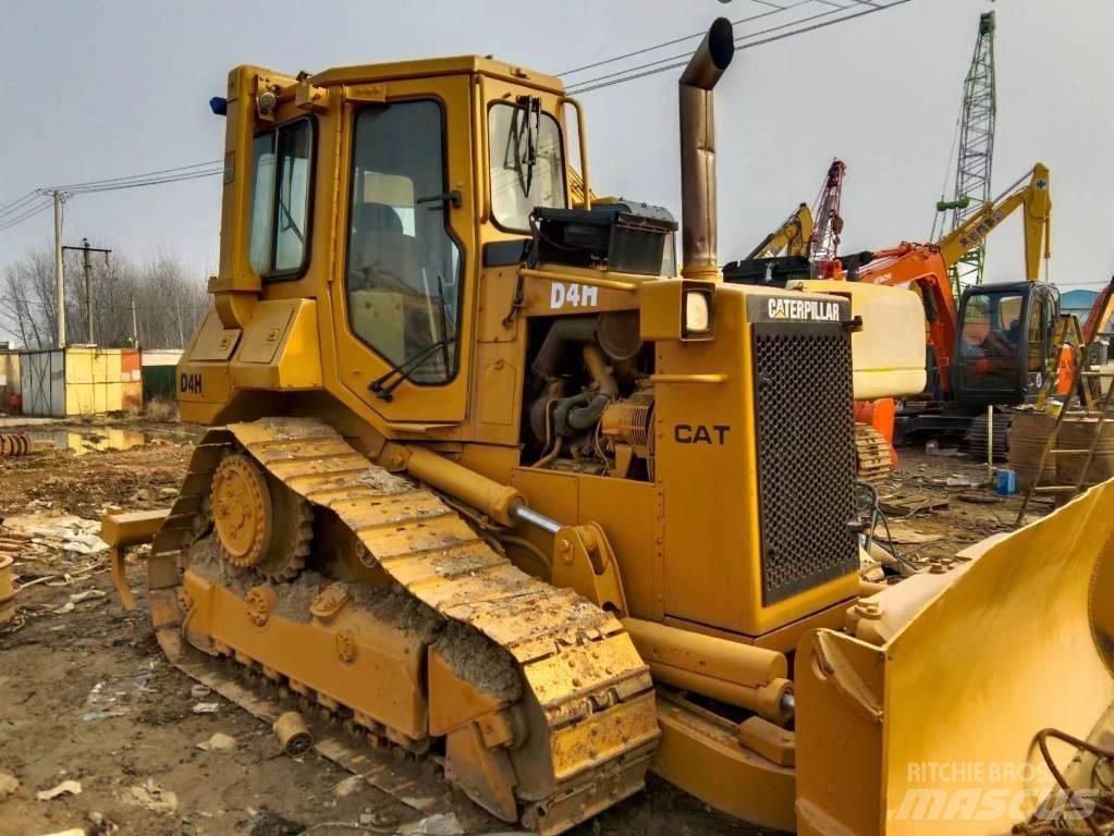 CAT D 4 H Bulldozer på larvebånd