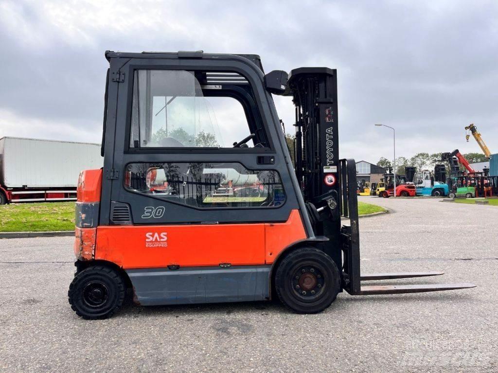 Toyota 7FBMF30 El gaffeltrucks
