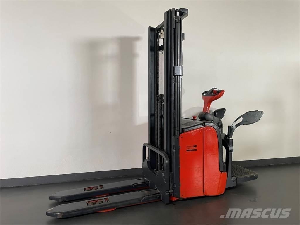 Linde L14AP Selvkørende stablere