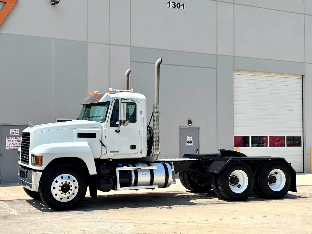 Mack Pinnacle 64T Trækkere