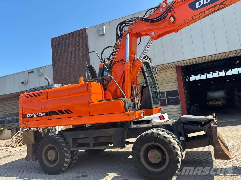 Doosan DX 210 W Gravemaskiner på hjul