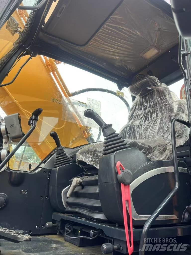 Hyundai R220LC-9S Gravemaskiner på hjul