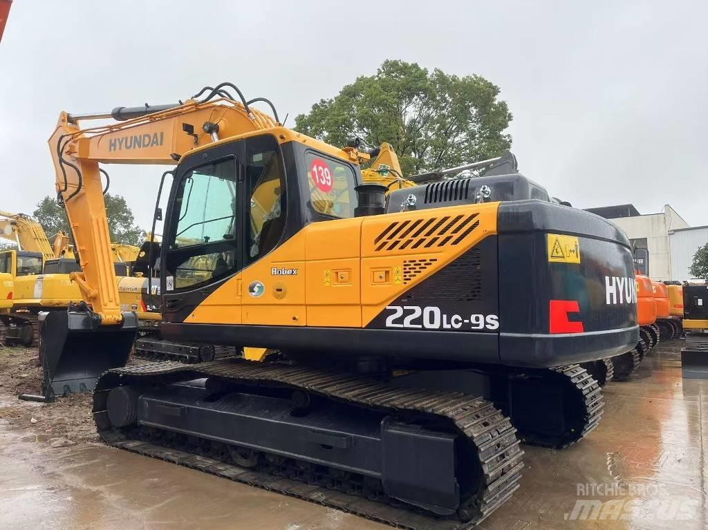 Hyundai R220LC-9S Gravemaskiner på hjul