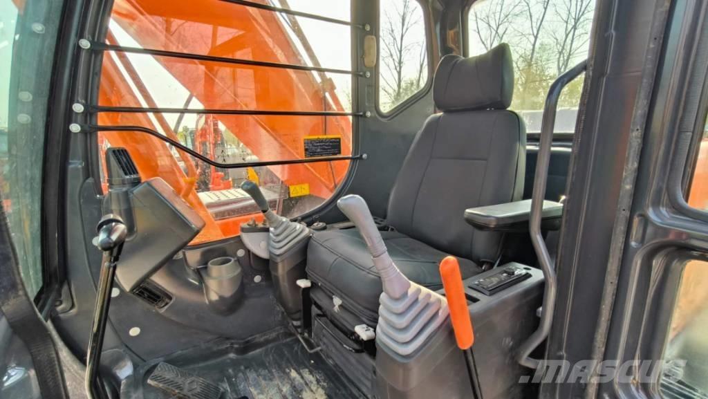 Hitachi ZX 250 Gravemaskiner på larvebånd