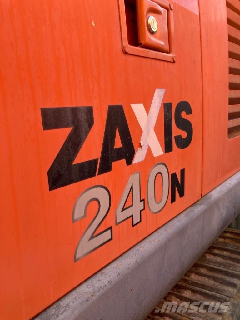 Hitachi ZX 240 Gravemaskiner på larvebånd