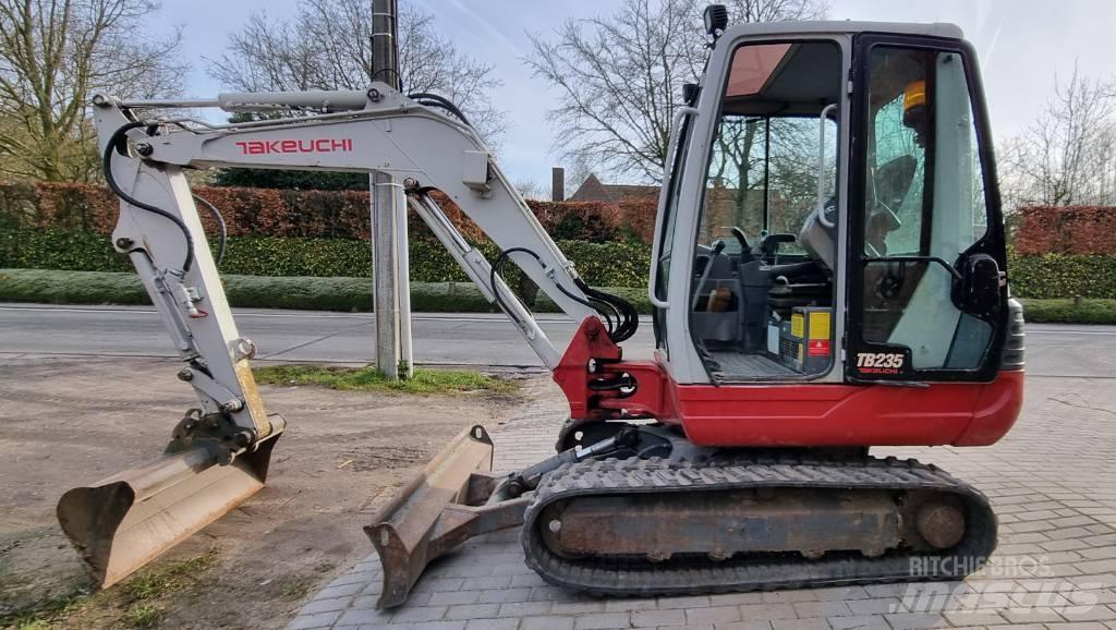 Takeuchi TB 235 Gravemaskiner på larvebånd