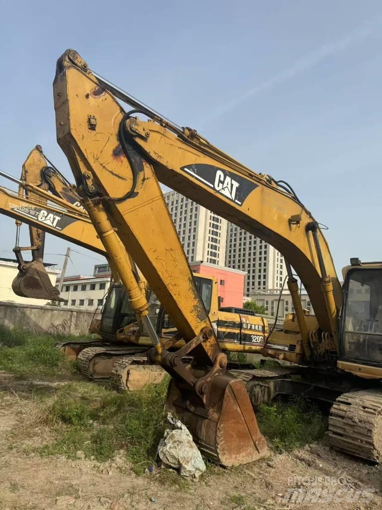 CAT 320 B L Gravemaskiner på larvebånd