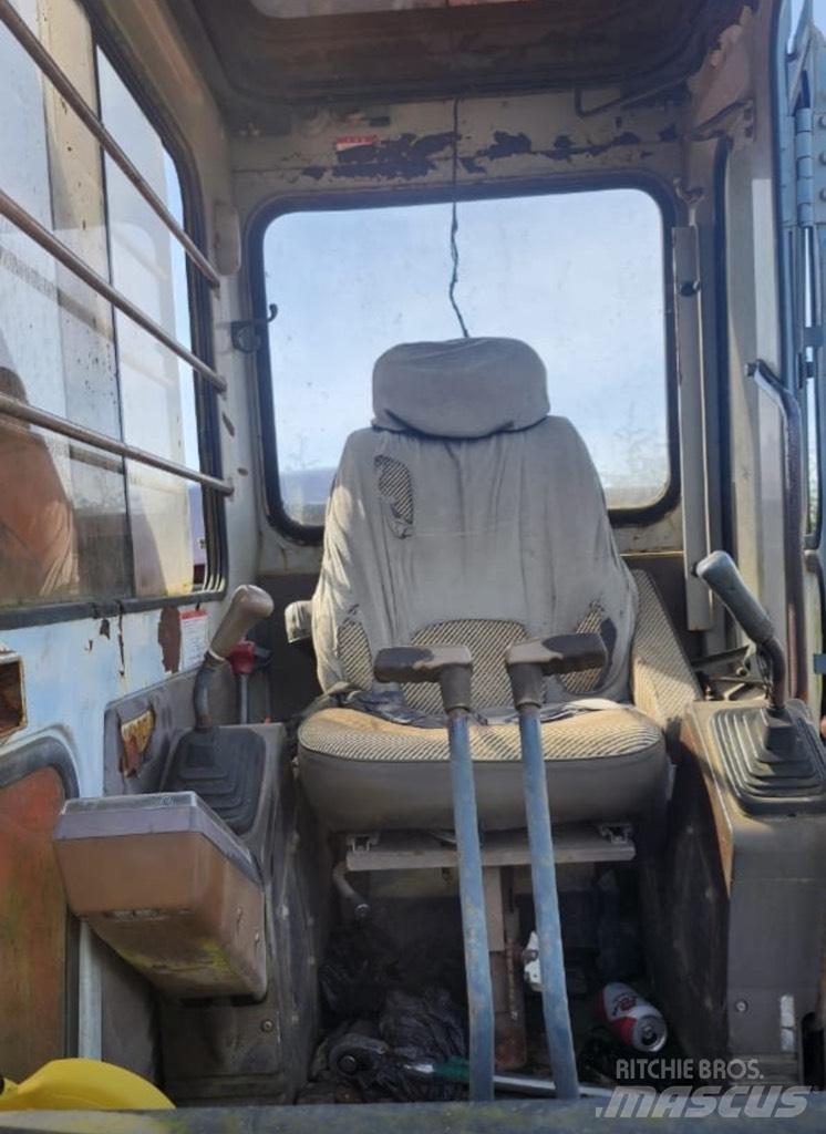 Hitachi EX 200 LC Gravemaskiner på larvebånd