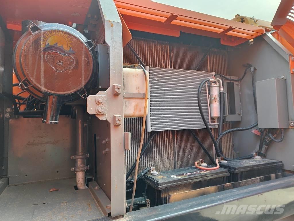 Hitachi ZX 210 Gravemaskiner på larvebånd