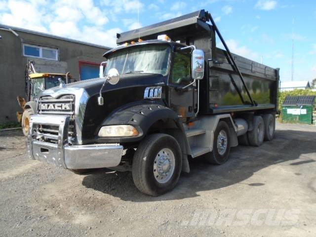Mack GU813 Lastbiler med tip