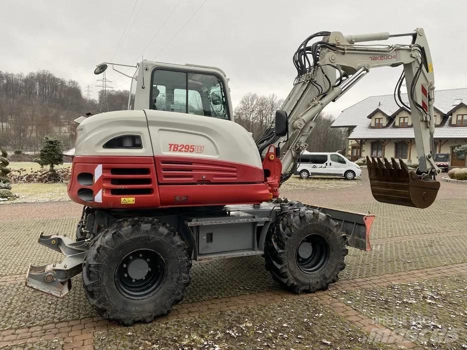 Takeuchi TB 295 Gravemaskiner på hjul