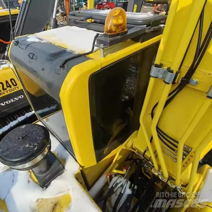 Komatsu PC 210 Gravemaskiner på larvebånd