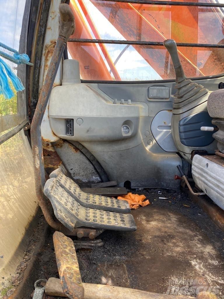 Hitachi EX 200-5 Gravemaskiner på larvebånd