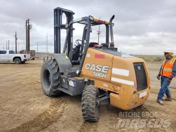 CASE 586H Terrængående gaffeltruck