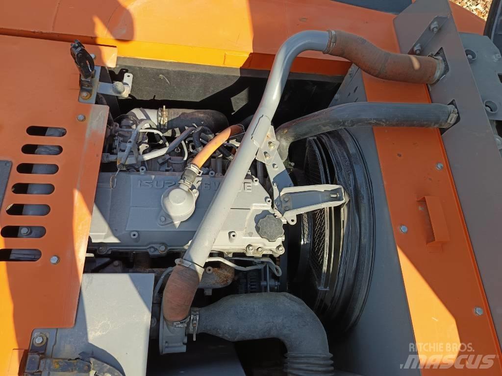Hitachi ZX240 Gravemaskiner på larvebånd