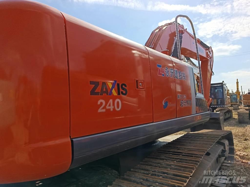 Hitachi ZX240 Gravemaskiner på larvebånd
