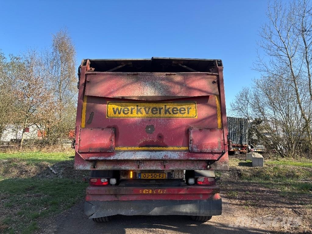AJK Stuuras kieper Semi-trailer med tip