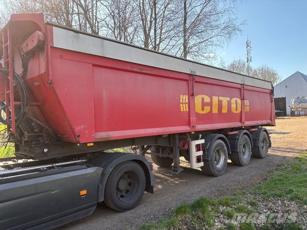 AJK Stuuras kieper Semi-trailer med tip
