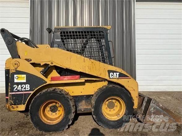CAT 242B Minilæsser - skridstyret