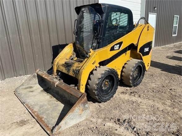 CAT 256C Minilæsser - skridstyret