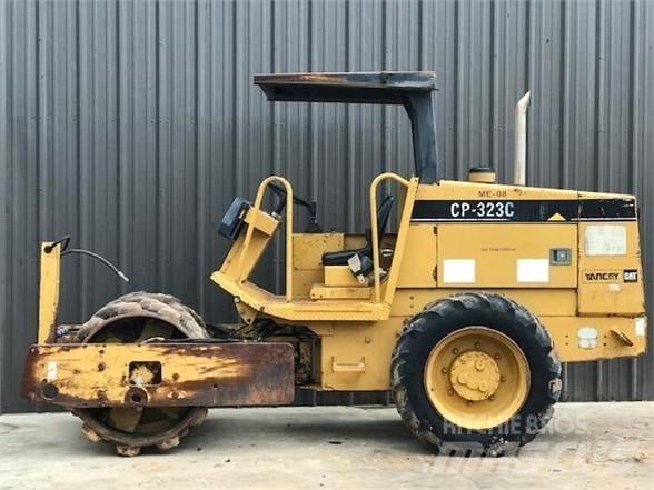 CAT CP-323C Enkelt tromle
