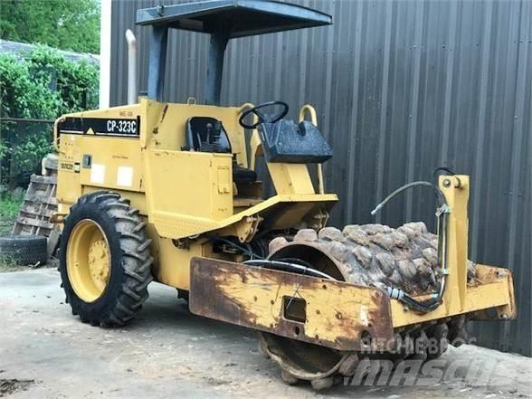 CAT CP-323C Enkelt tromle