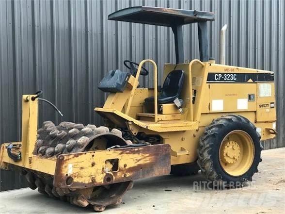 CAT CP-323C Enkelt tromle