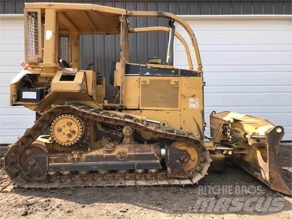 CAT D5M XL Bulldozer på larvebånd